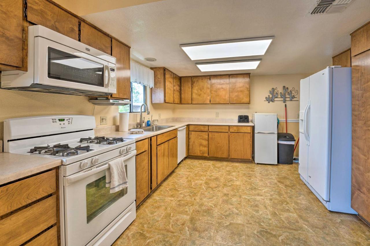 Updated Family Home - 2 Blocks To Colorado River! Bullhead City Kültér fotó